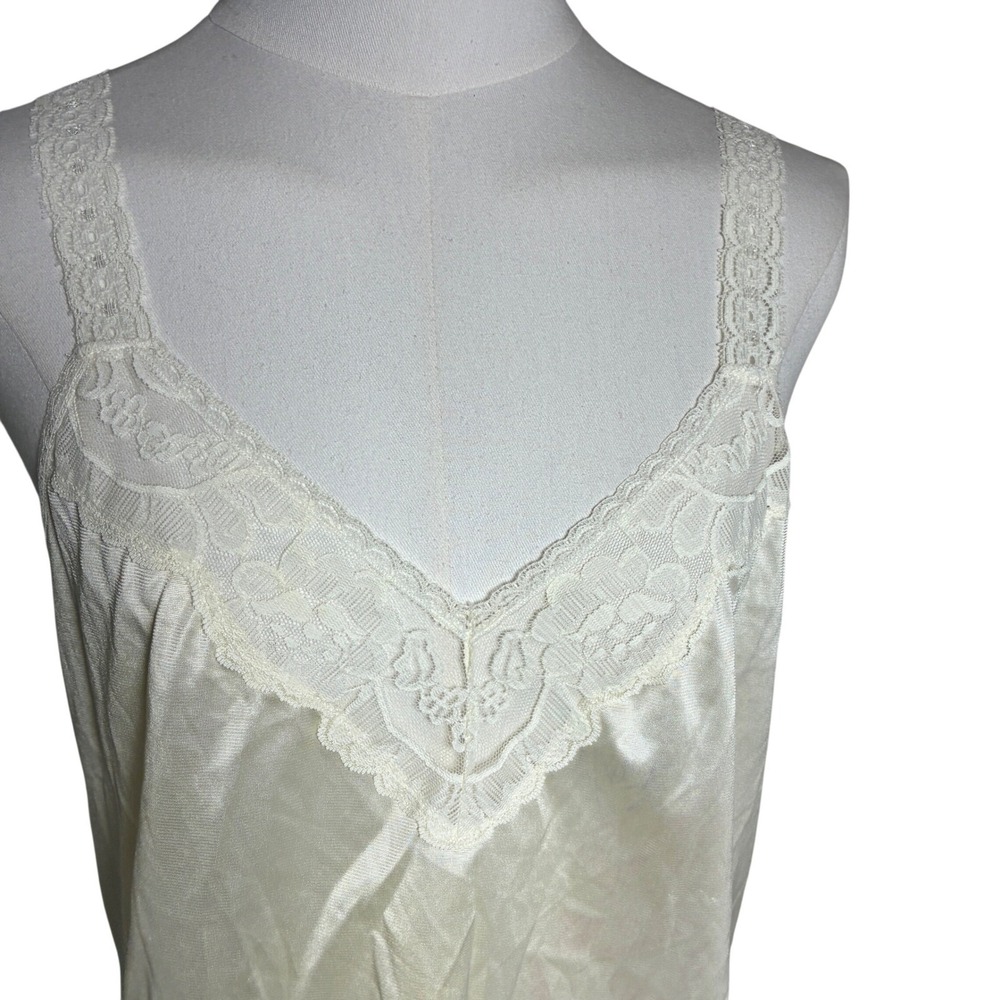 Vintage Vanity Fair Nylon Satin Lace Trim Camisole Ivory Size 34/40 M
